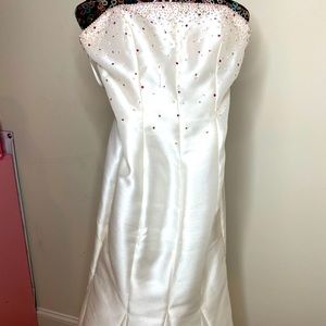 White taffeta and satin gown 💎